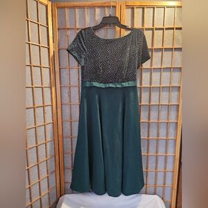 Elegant Green Performance Dress